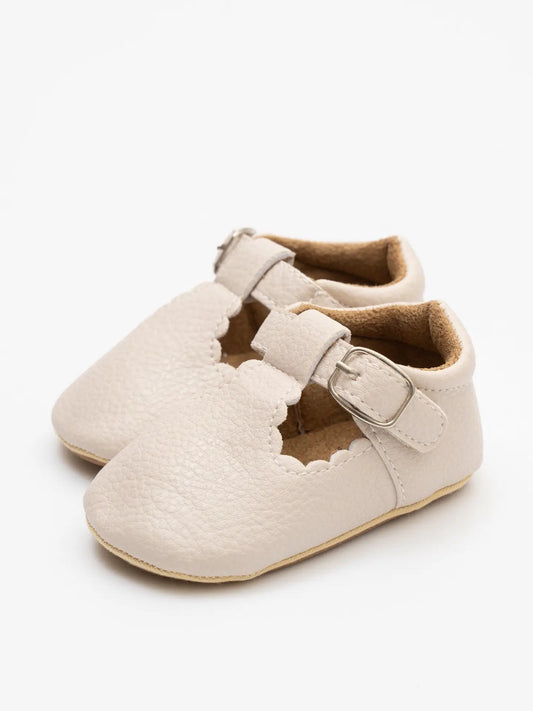 Tiny Buckles- Oatmeal